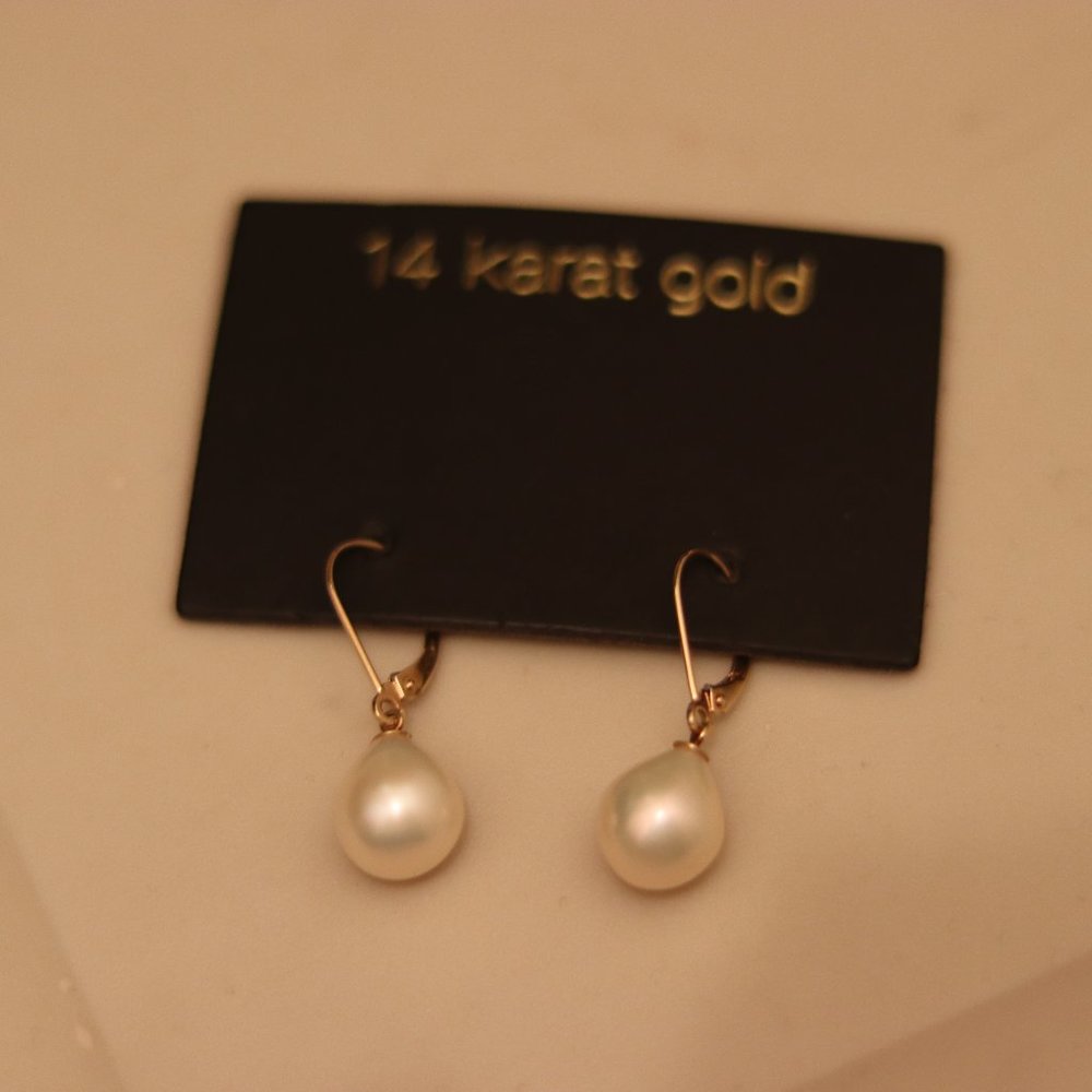14 Karat gold pearl earrings